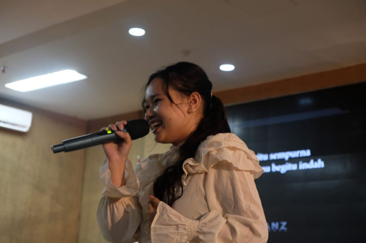 COMMUNICATION PARADISE